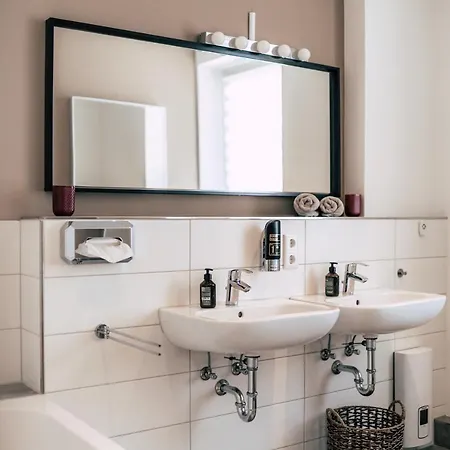 Luga Homes - Mitte Apartment